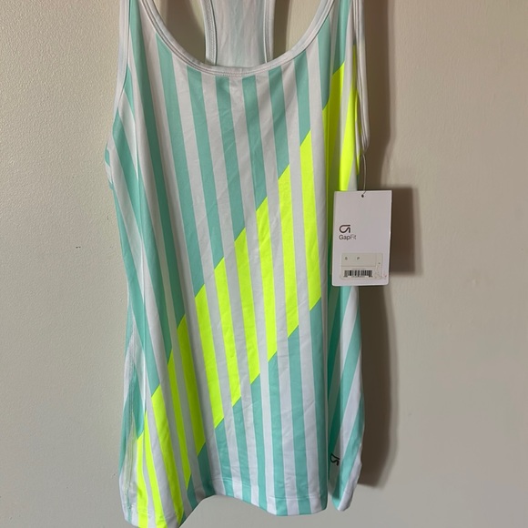 Gap fit performance tank NWT - Picture 1 of 3